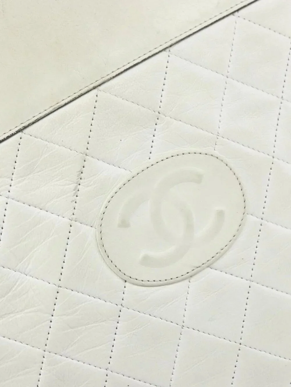 CHANEL Matelasse Chain Shoulder Bag Leather White Gold CC Auth mr1801